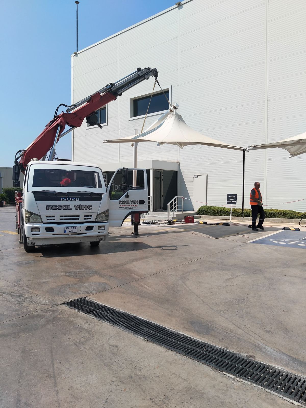 Fabrika Gölgelik Montajı 2